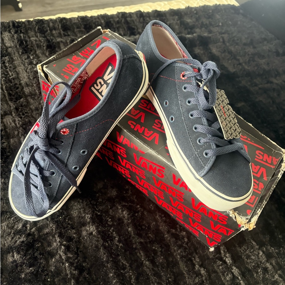 Vans Blue Sneakers Classic Skate  Ferris vintage 
(Suede) Navy/Red
VN-098NOM6